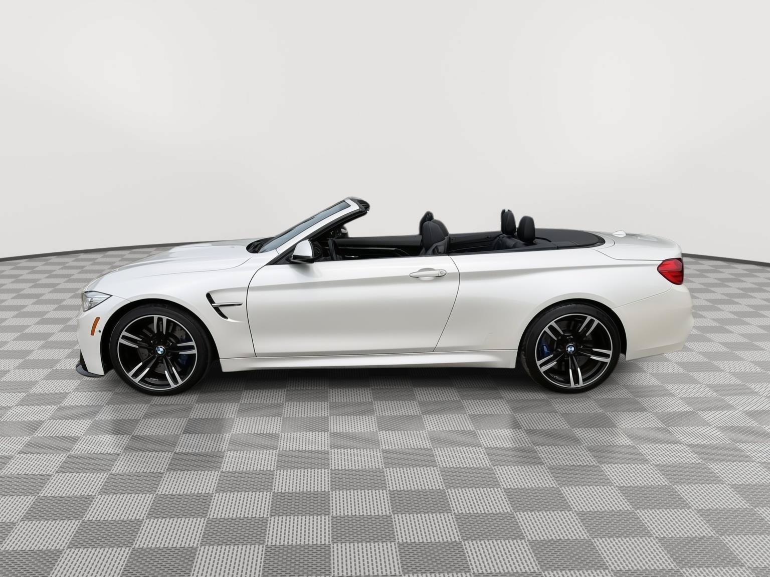 Used 2016 BMW M4 Convertible RWD image 4