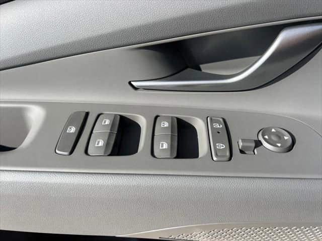 Used 2025 Hyundai Elantra SEL image 22