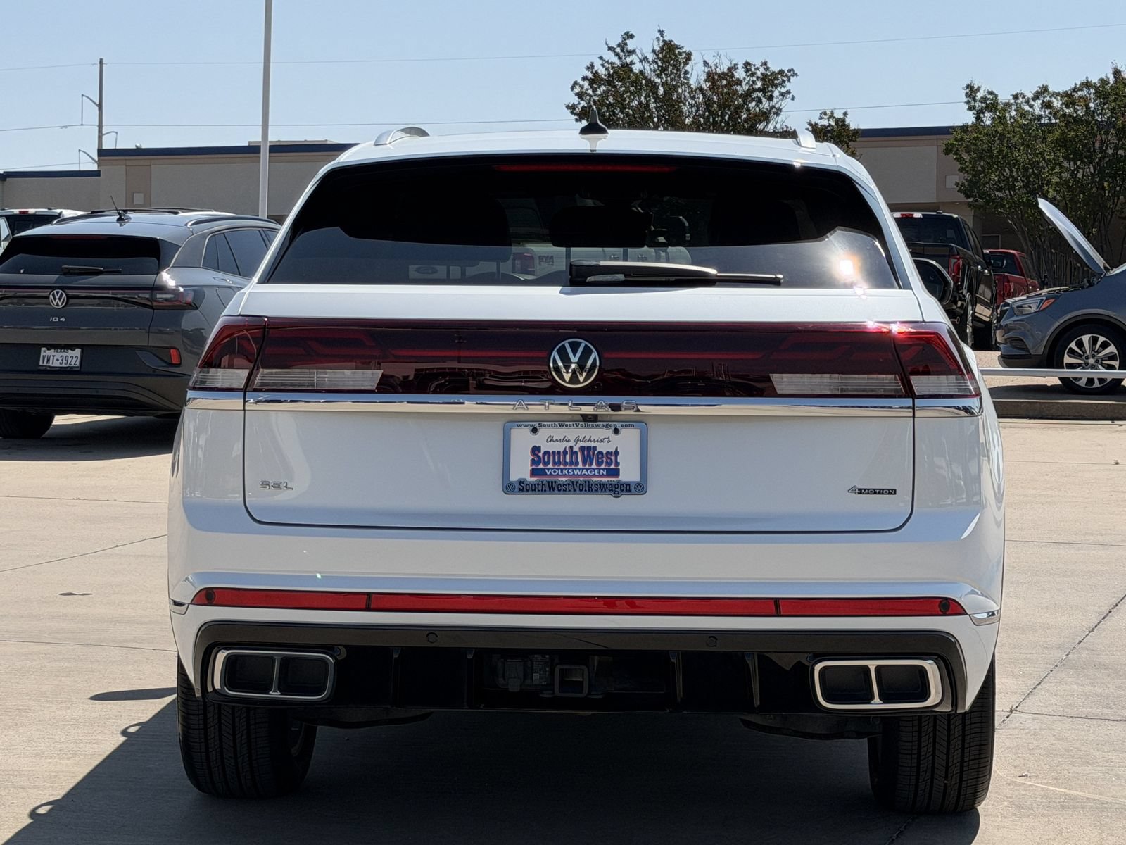 Used 2024 Volkswagen Atlas Cross Sport SEL R-Line AWD/4WD image 5
