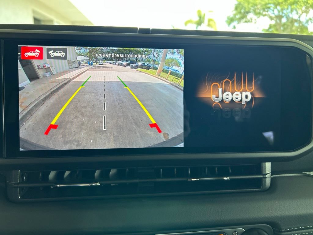 Used 2025 Jeep Wrangler Unlimited Sahara AWD/4WD image 10