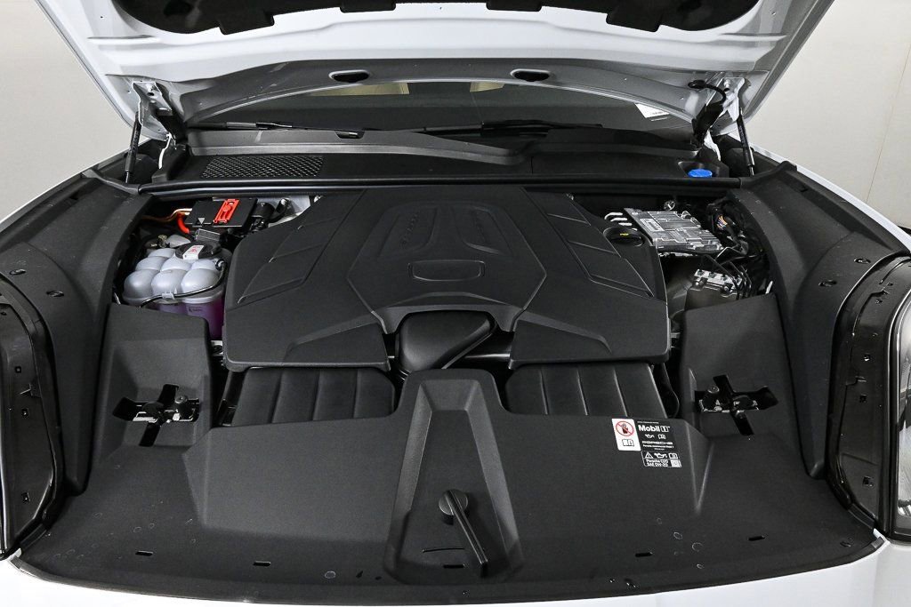 Certified 2026 Porsche Cayenne AWD/4WD image 37