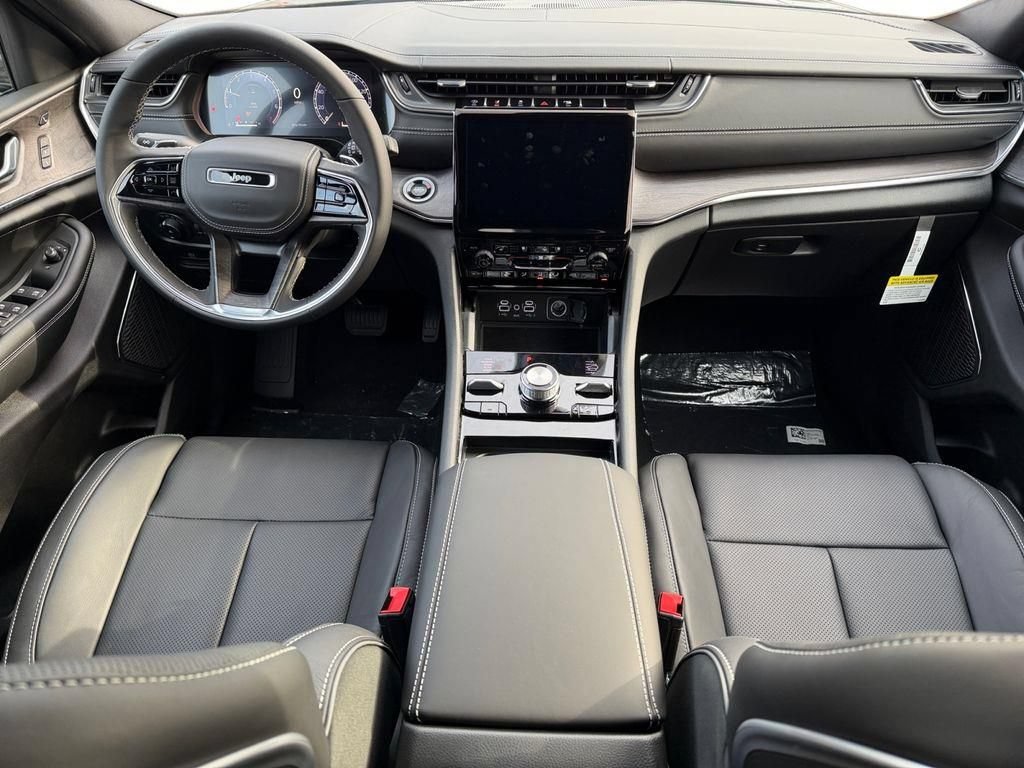 New 2025 Jeep Grand Cherokee Overland w/ Luxury Tech Group IV AWD/4WD image 10