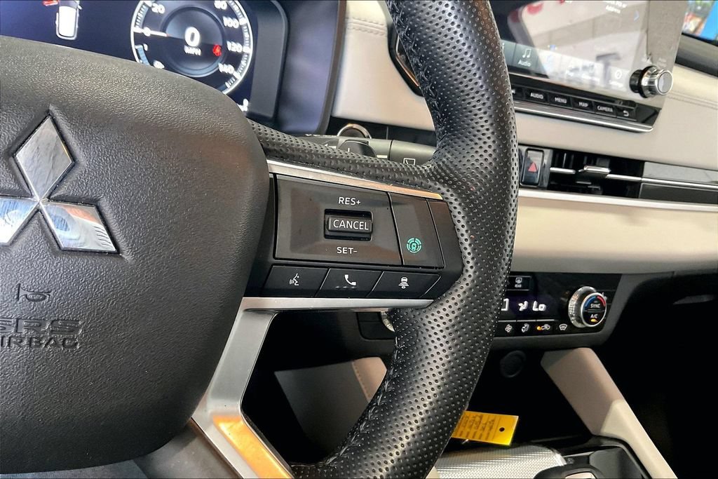 Used 2024 Mitsubishi Outlander SEL AWD/4WD image 9