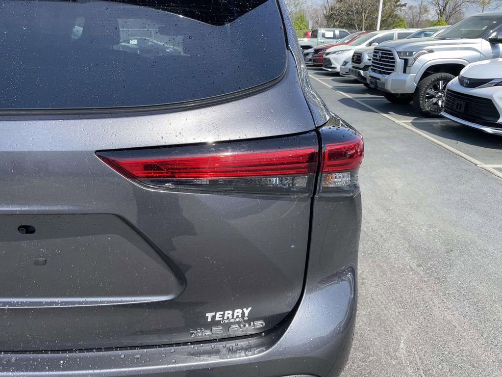 Used 2023 Toyota Highlander XLE image 17