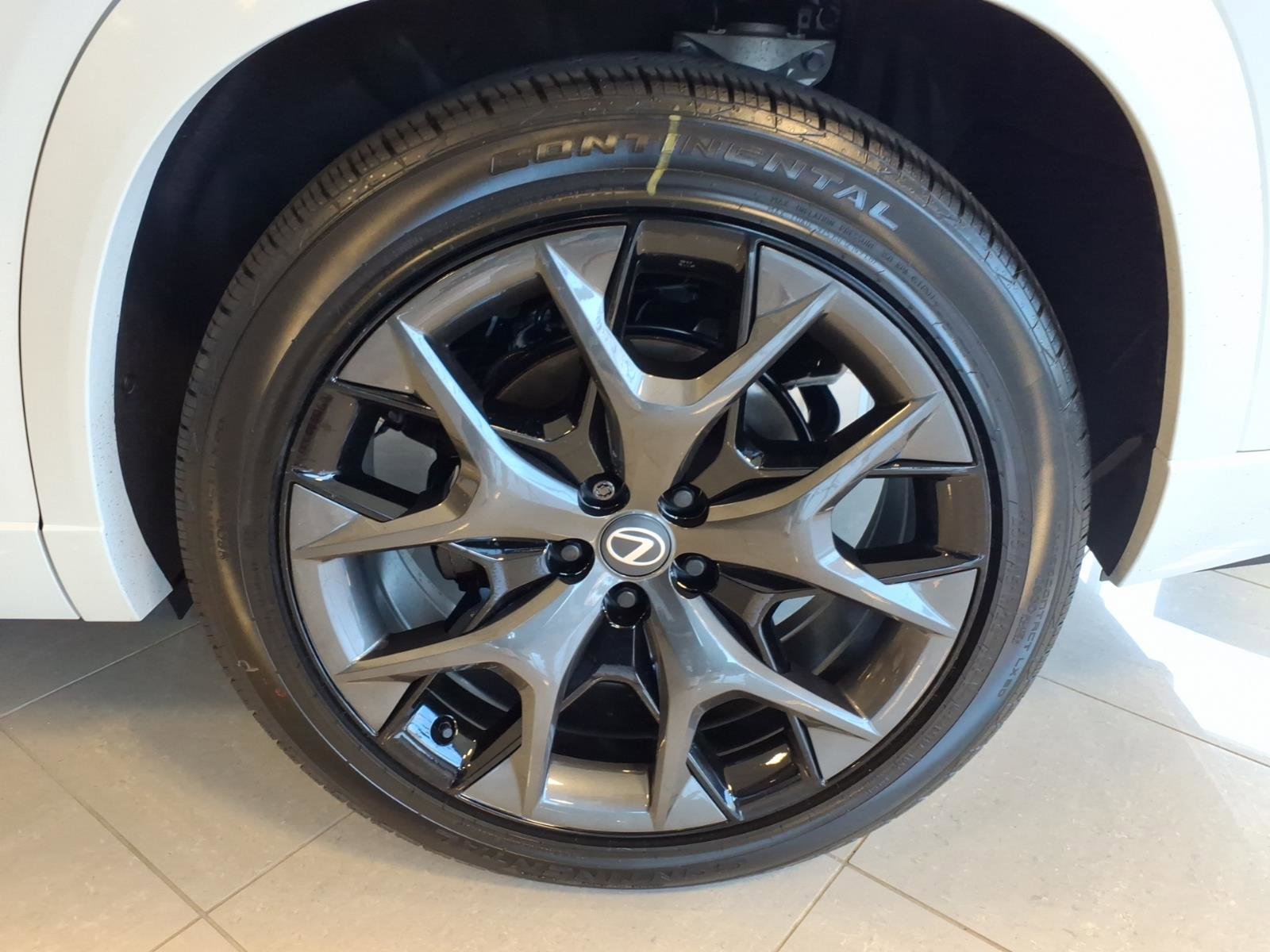 New 2026 Lexus TX 500h AWD image 9