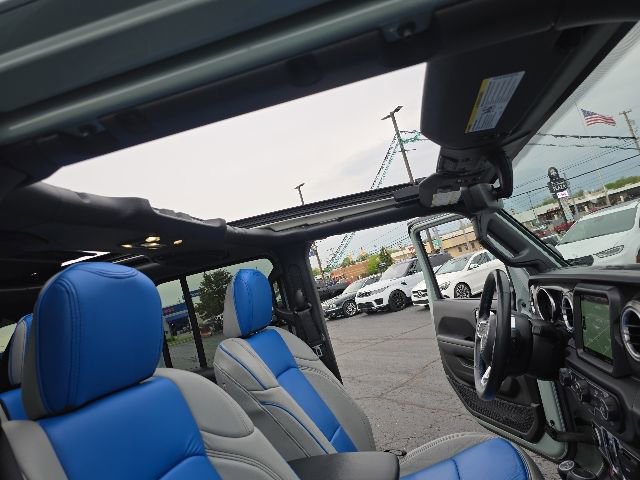 Used 2023 Jeep Wrangler Unlimited Rubicon 4xe w/ Cold Weather Group AWD/4WD image 47