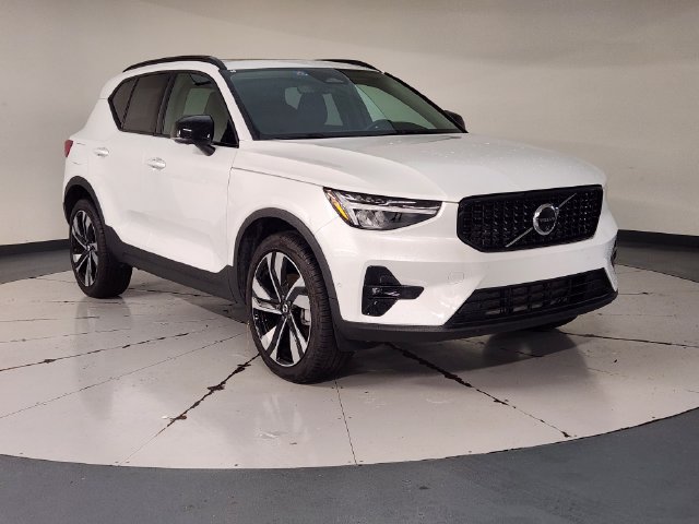 Certified 2026 Volvo XC40 B5 Plus w/ Protection Package Premier AWD/4WD image 7