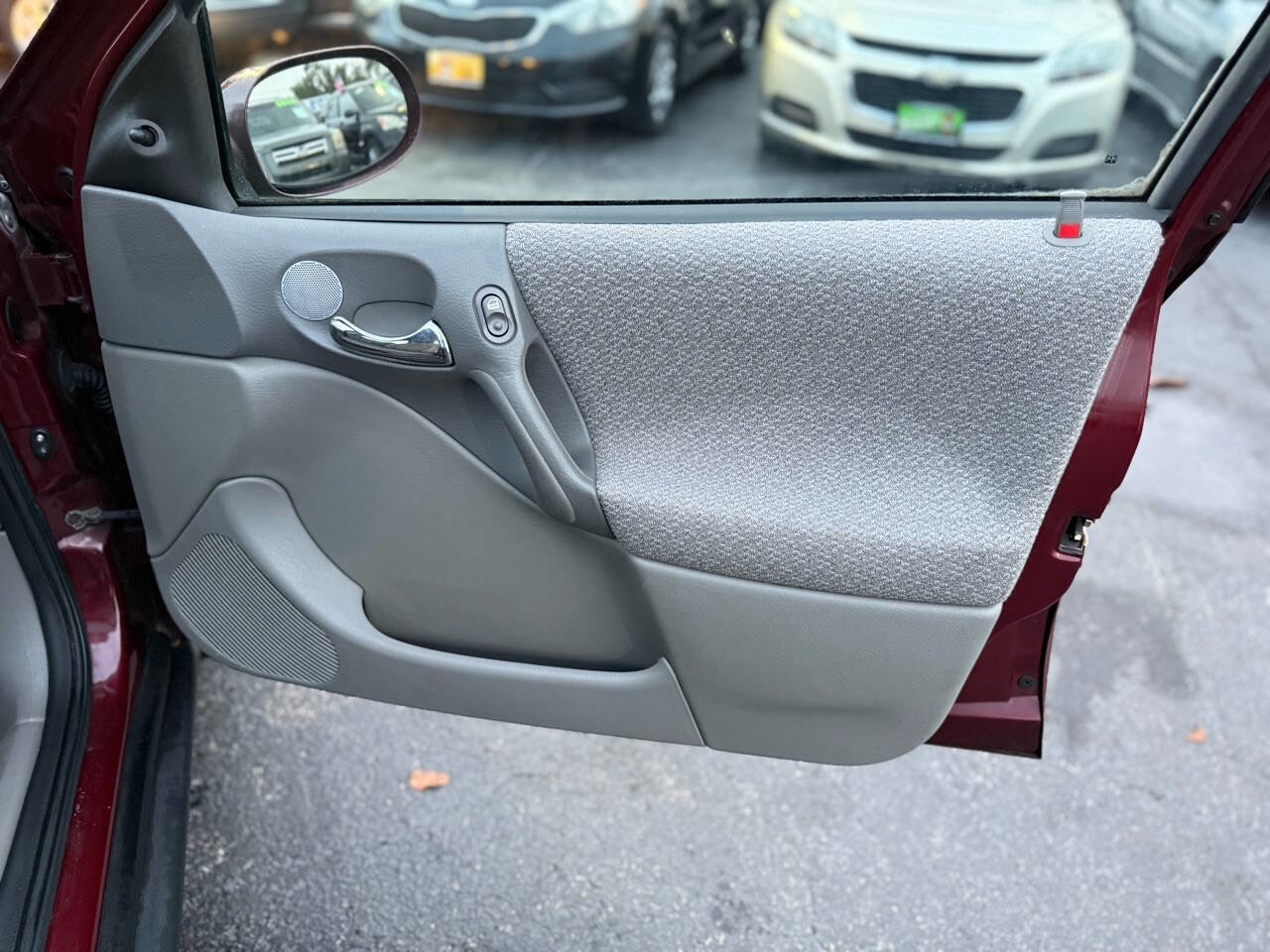 Used 2002 Saturn L-Series L100 w/ Special Edition Pkg image 24