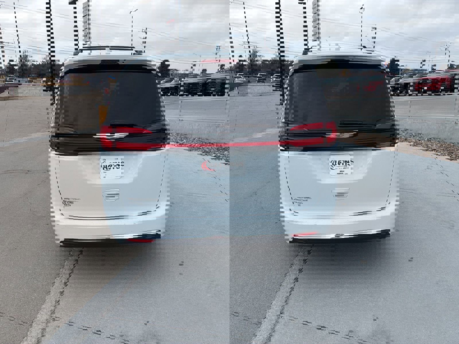 Used 2022 Chrysler Pacifica Touring-L image 4