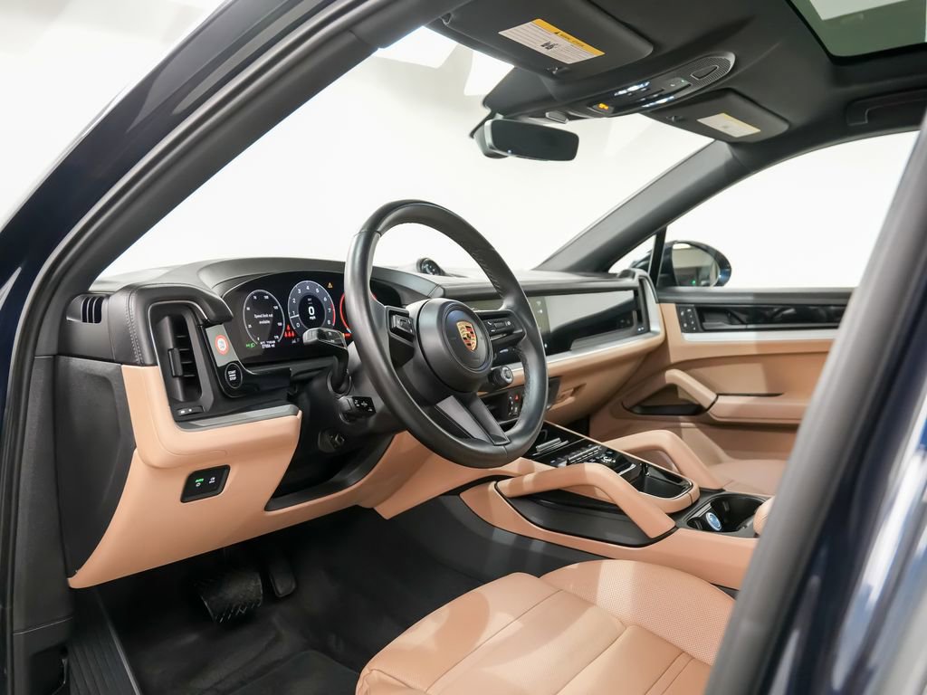 Certified 2024 Porsche Cayenne Coupe AWD/4WD image 4