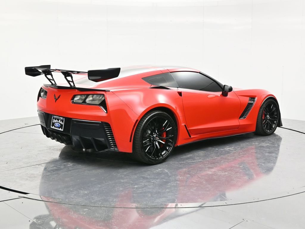Used 2015 Chevrolet Corvette Z06 w/ 3LZ Preferred Equipment Group RWD image 5