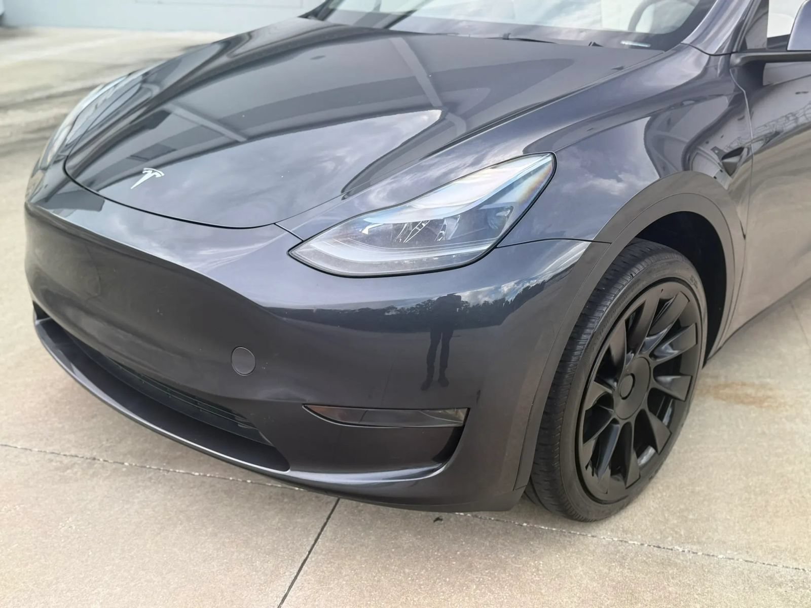 Used 2024 Tesla Model Y Long Range RWD image 2