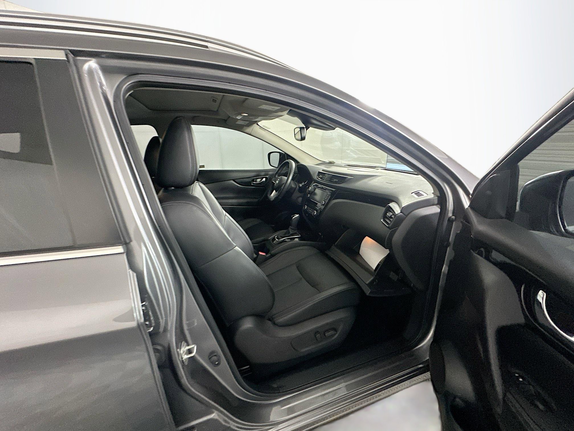 Used 2022 Nissan Rogue Sport SL w/ Premium Package image 31