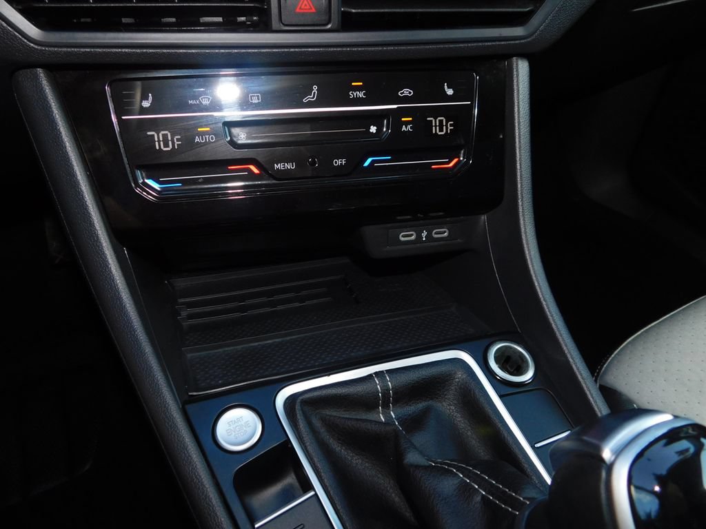 Used 2025 Volkswagen Jetta SE FWD image 31