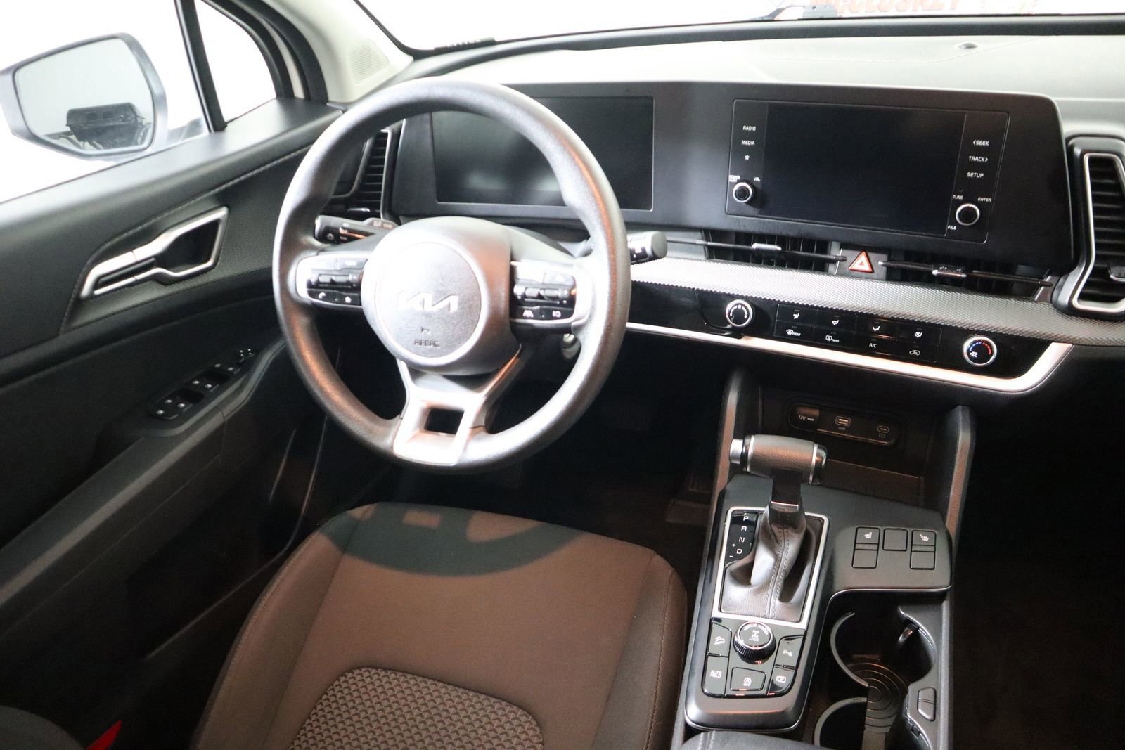 Used 2023 Kia Sportage LX image 34