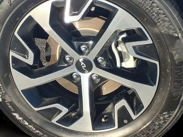 Used 2023 Kia Sportage EX image 2