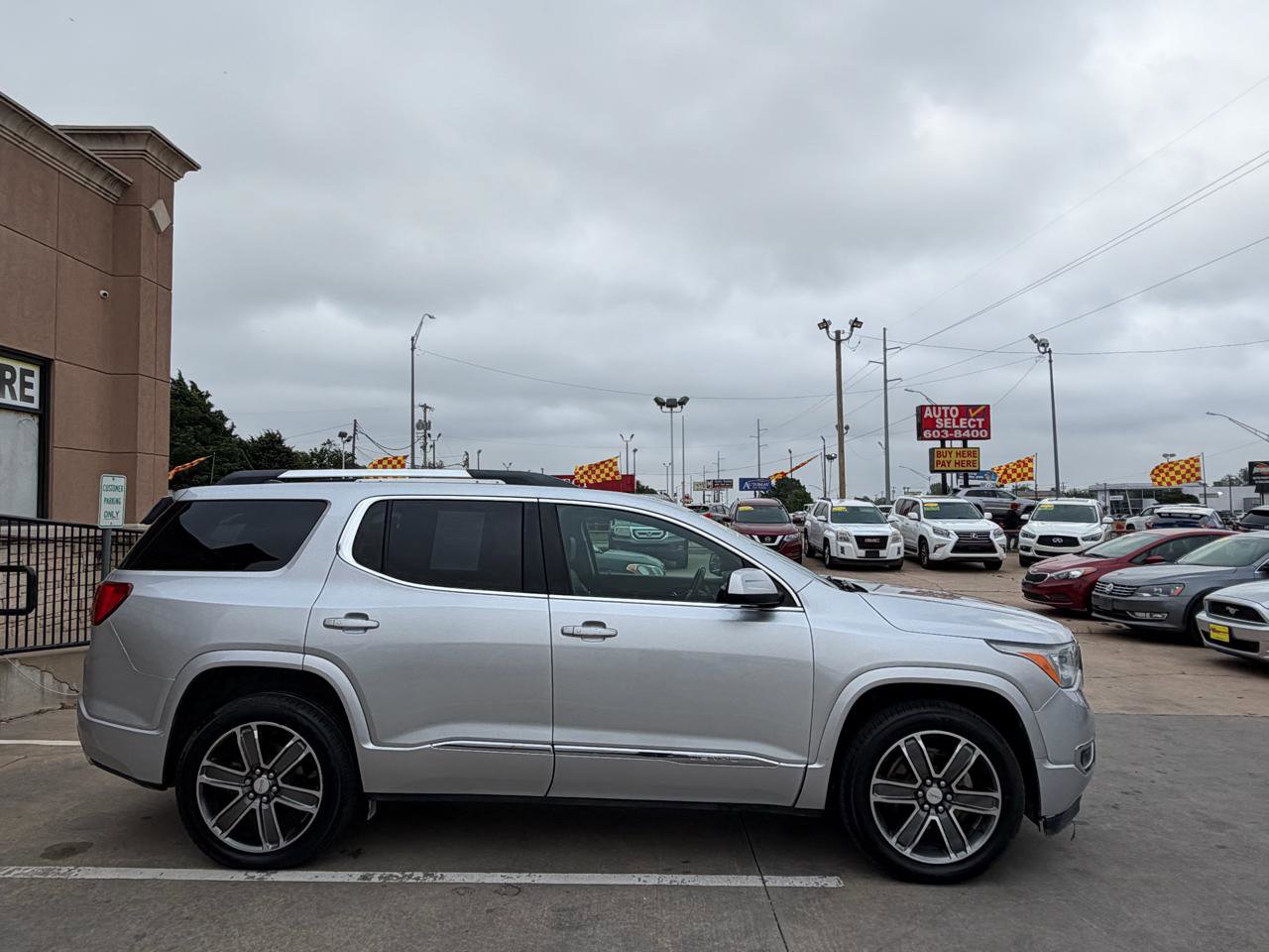 Used 2018 GMC Acadia Denali w/ Technology Package FWD image 4