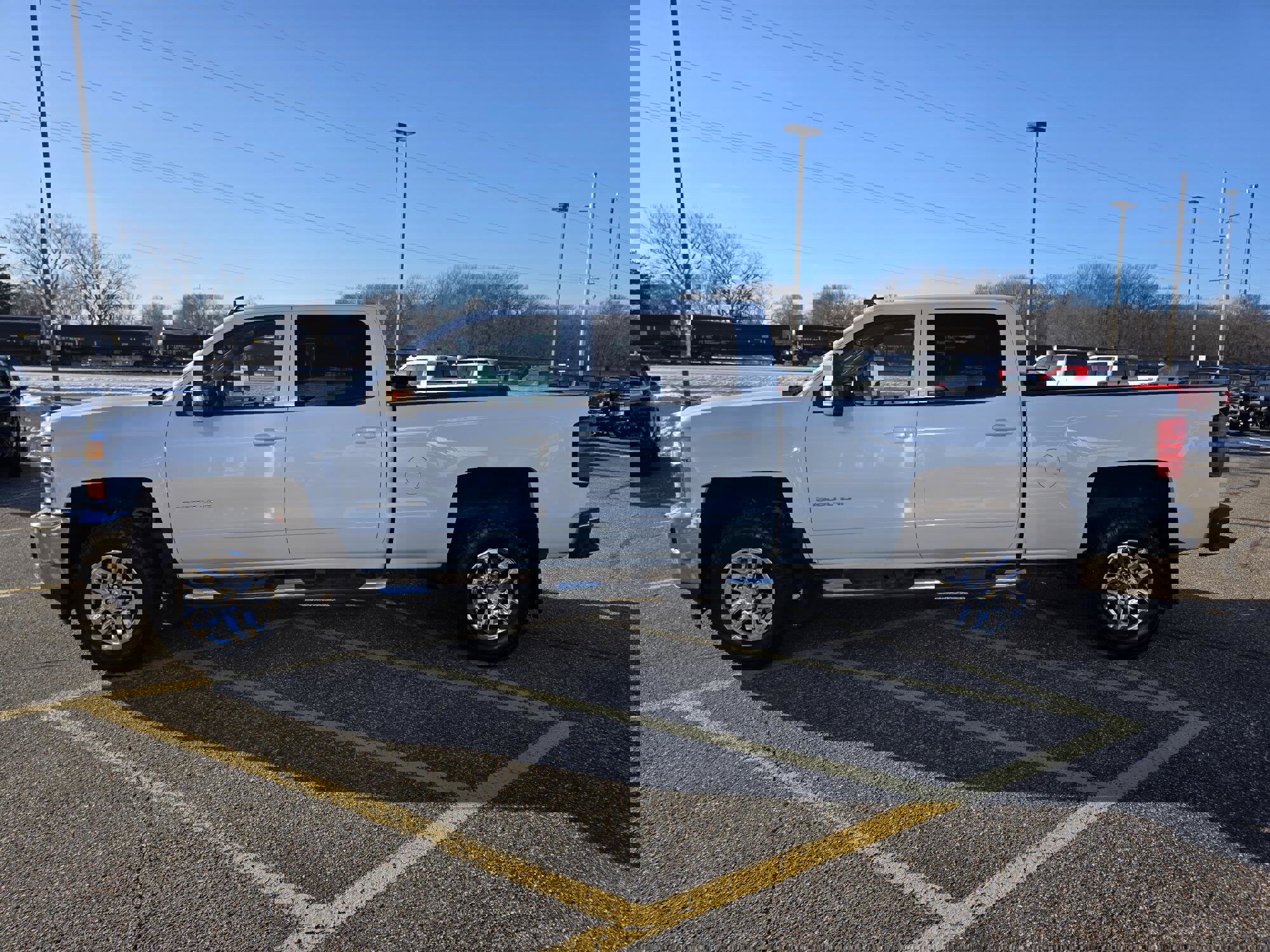 Used 2018 Chevrolet Silverado 3500 LT image 2