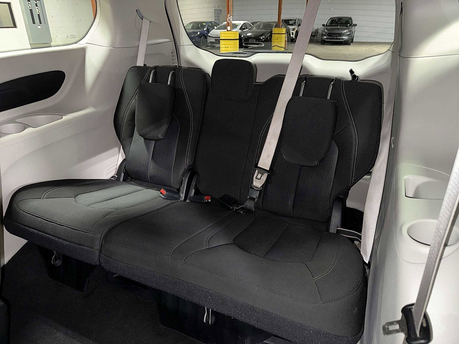 Used 2022 Chrysler Voyager LX image 18