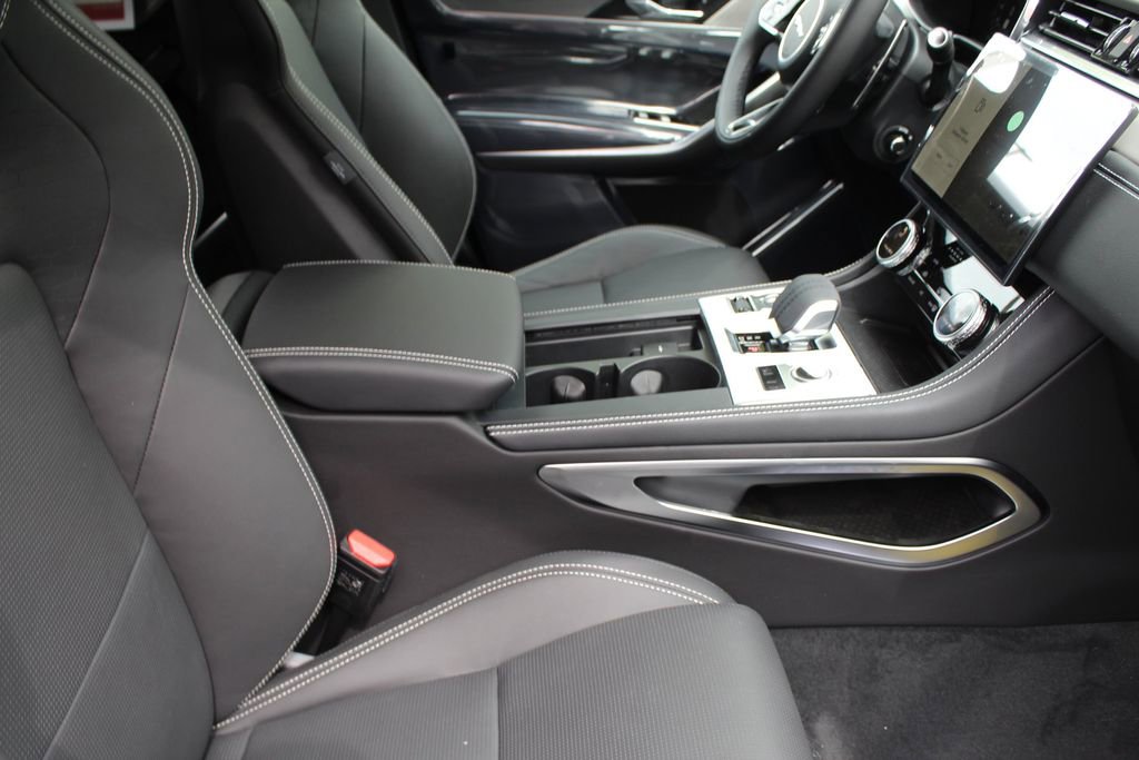 Used 2026 Jaguar F-PACE R-Dynamic S image 3