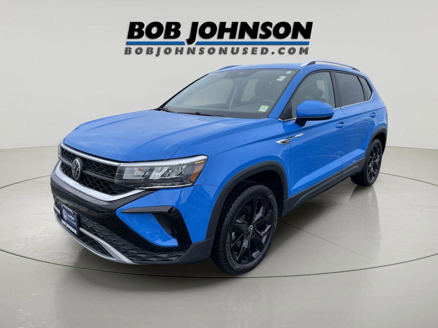 Used 2023 Volkswagen Taos SE w/ Black Wheel Package image 3