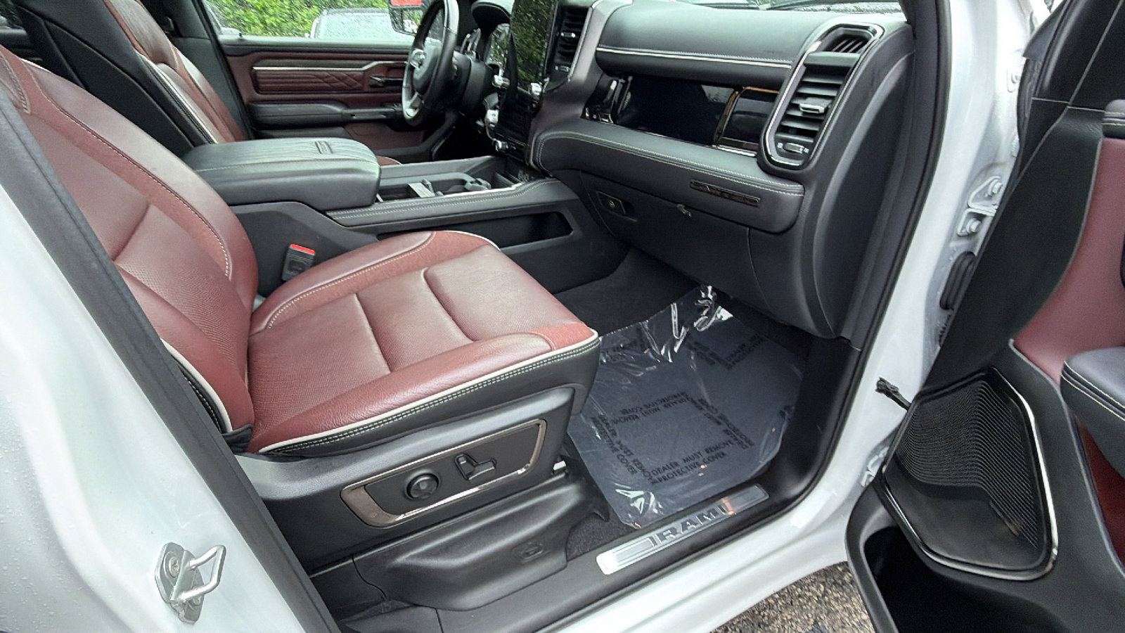 Used 2025 RAM 1500 Limited AWD/4WD image 21