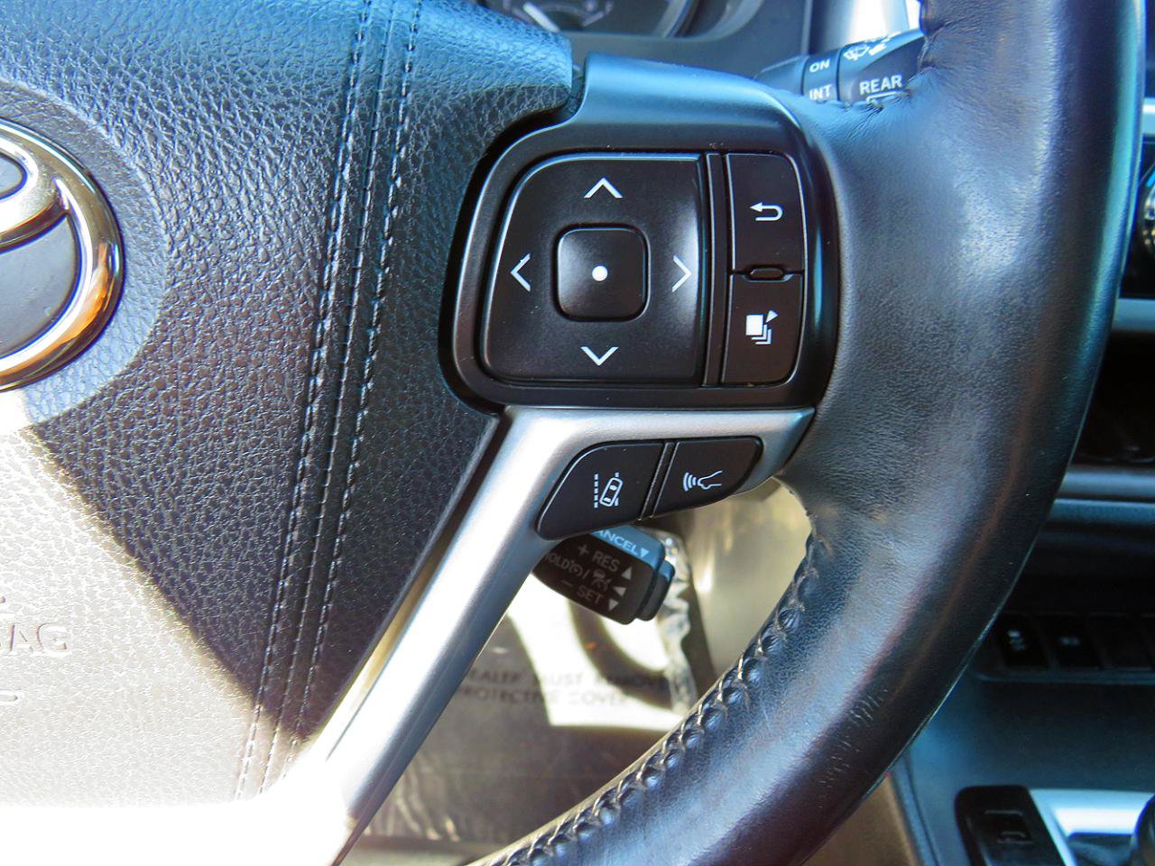 Used 2018 Toyota Highlander XLE FWD image 32