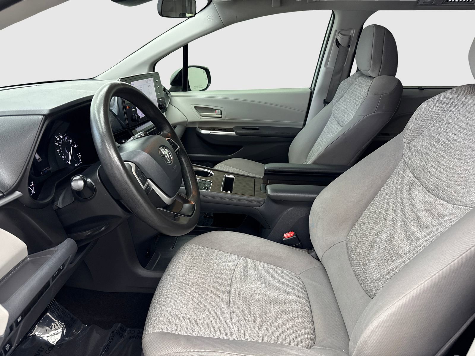Used 2021 Toyota Sienna LE FWD image 17