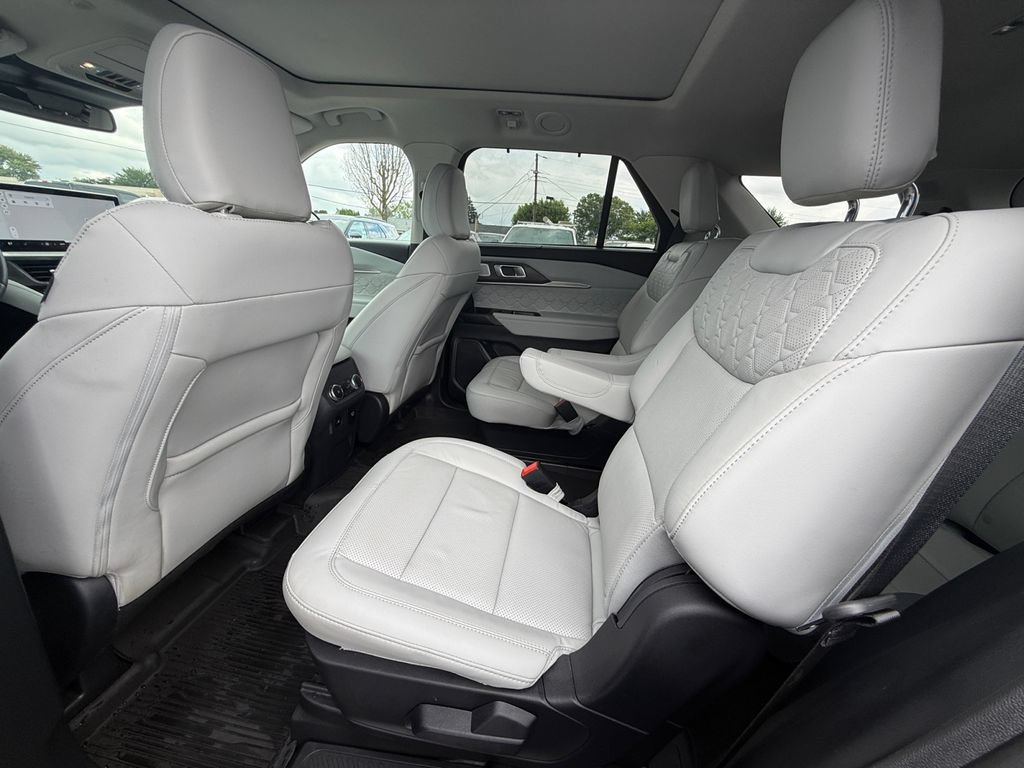 Used 2025 Ford Explorer Platinum w/ LUX Leather Package AWD/4WD image 22