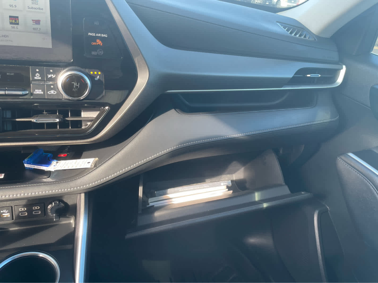 Used 2023 Toyota Highlander XLE image 27