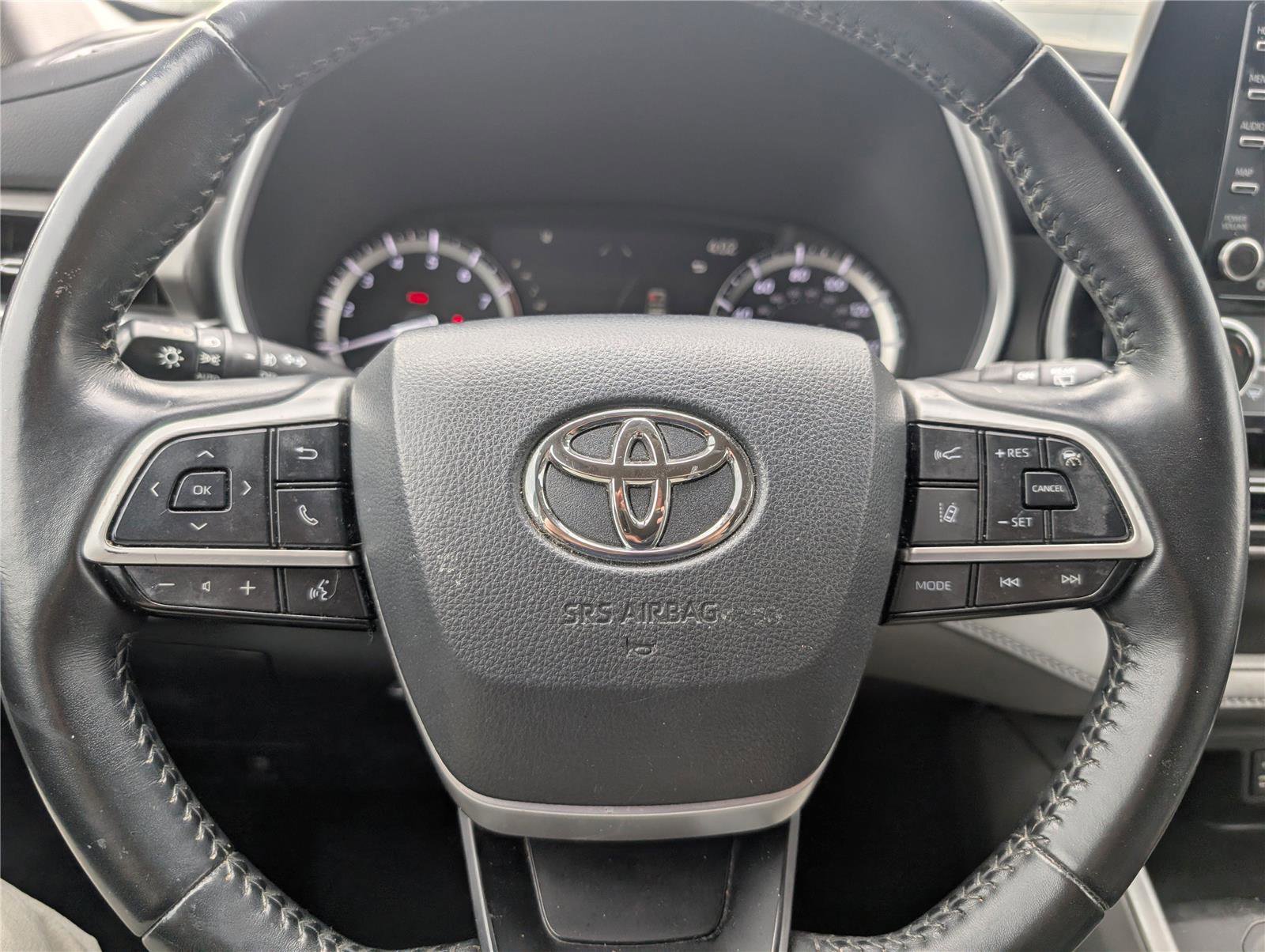 Used 2022 Toyota Highlander XLE image 22