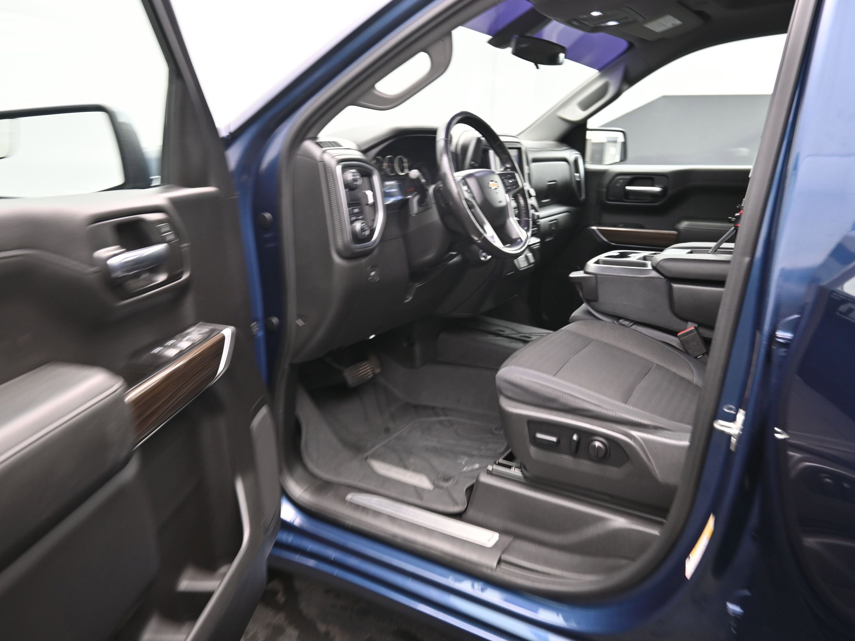 Used 2019 Chevrolet Silverado 1500 LT w/ All-Star Edition image 13