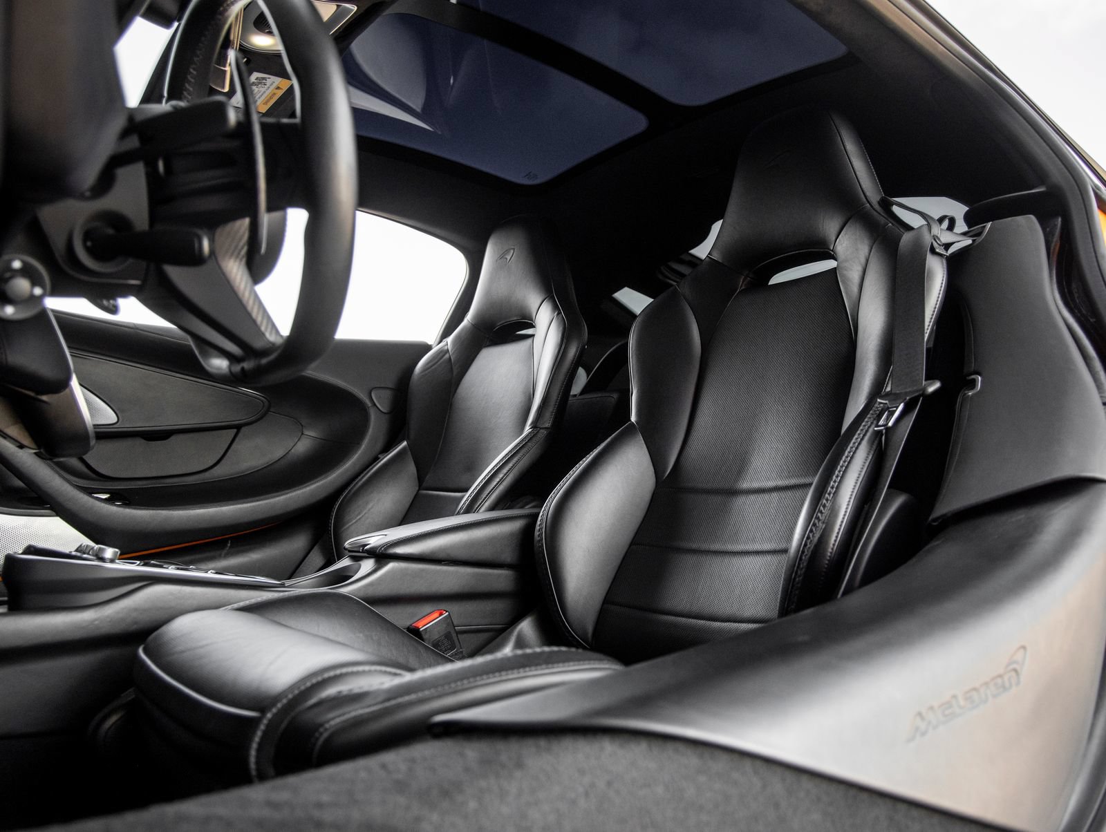Used 2022 McLaren GT RWD image 25