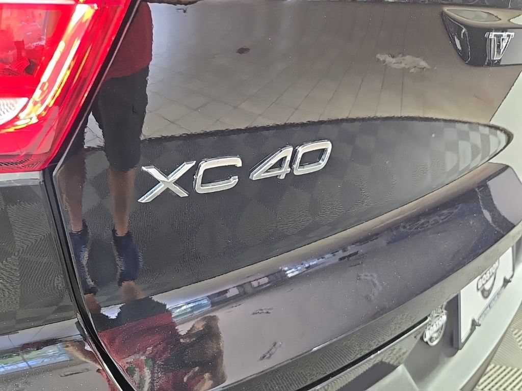 Certified 2023 Volvo XC40 B5 Plus w/ Driver Assist Package AWD/4WD image 15