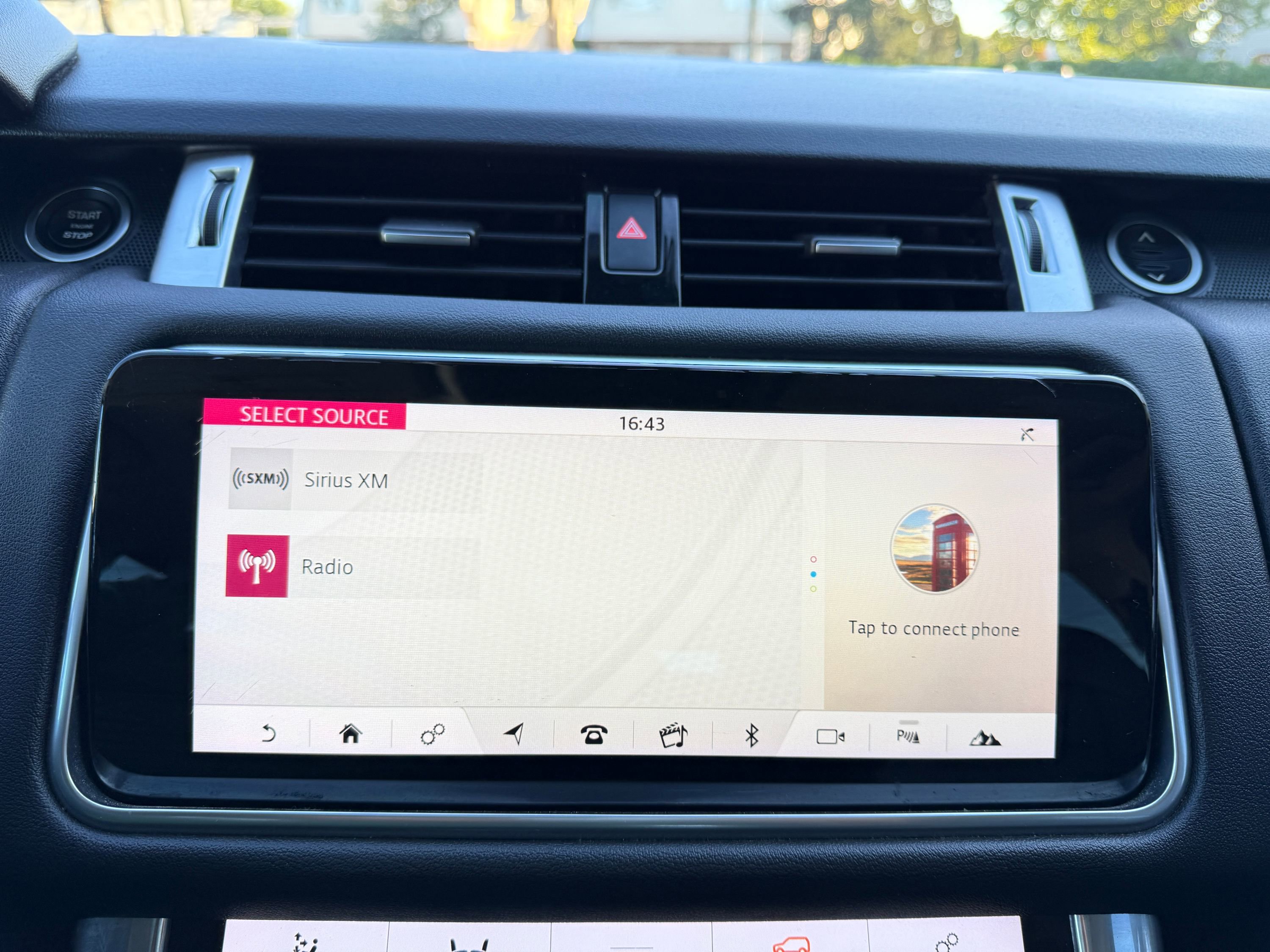 Used 2020 Land Rover Range Rover Sport HSE image 39