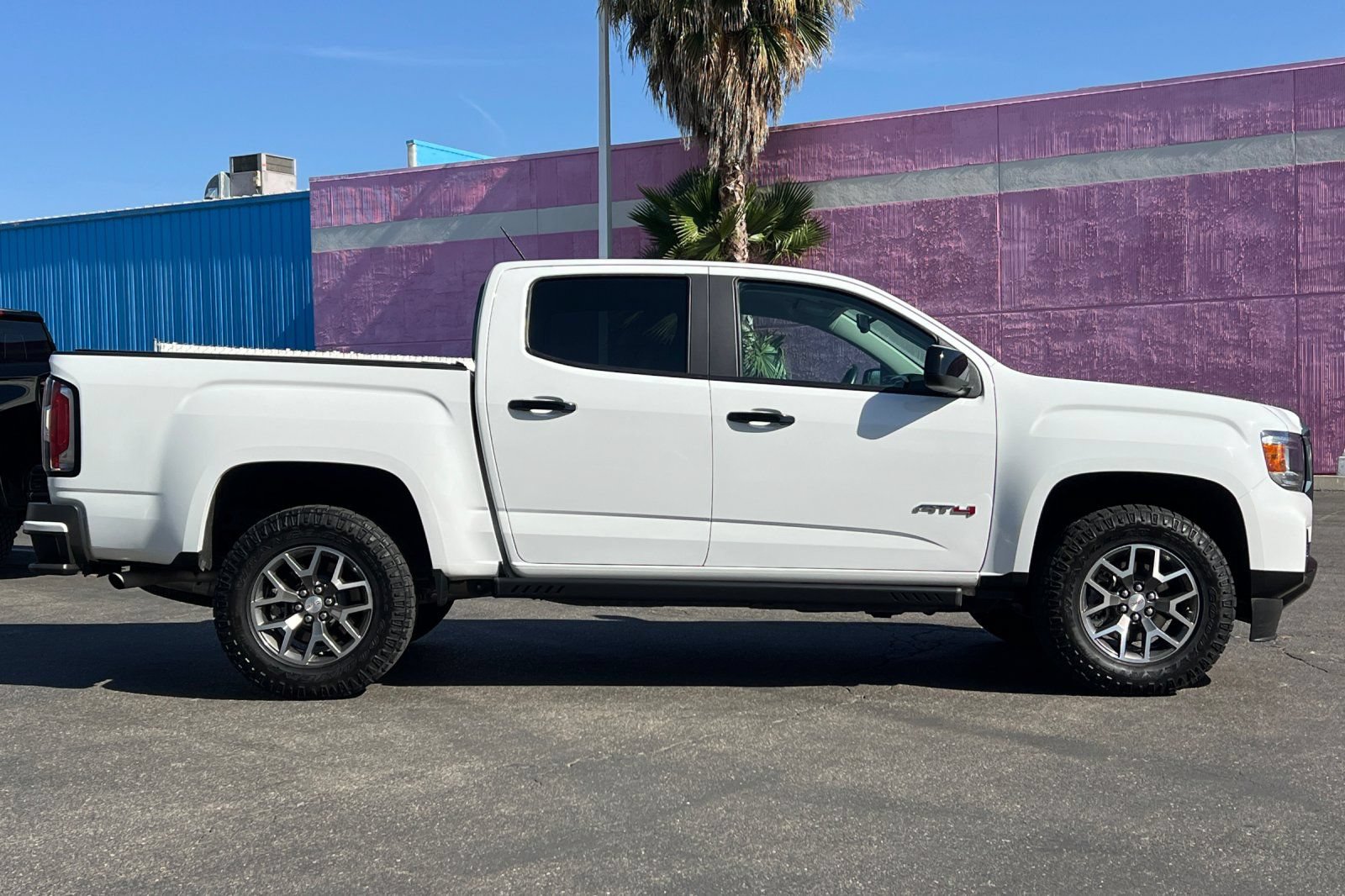 Used 2022 GMC Canyon AT4 w/ Trailering Package AWD/4WD image 3