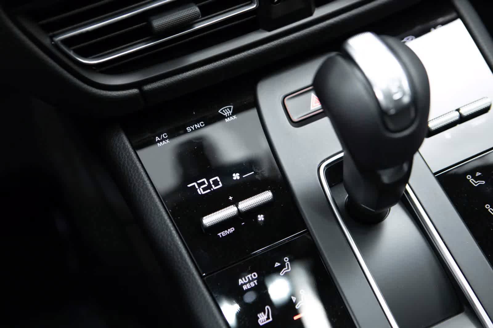Certified 2026 Porsche Macan AWD/4WD image 32