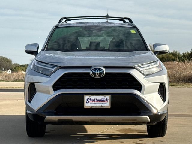 Used 2025 Toyota RAV4 SE w/ Convenience Package image 2