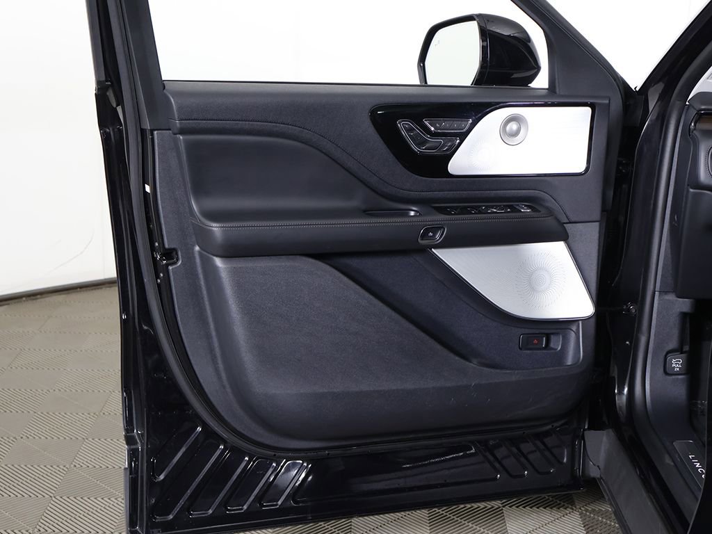 Used 2025 Lincoln Aviator Reserve w/ Equipment Group 201A AWD/4WD image 30