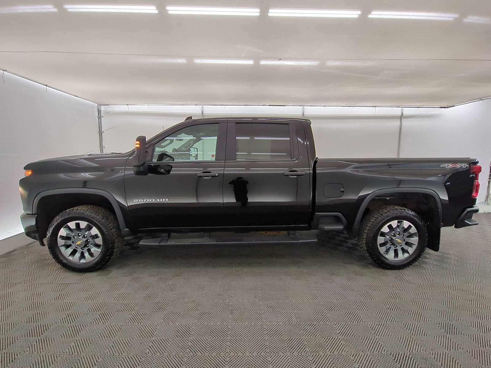 Used 2023 Chevrolet Silverado 2500 Custom w/ Custom Value Package image 3