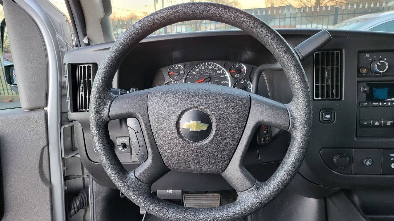 Used 2018 Chevrolet Express 3500 LT w/ LT Preferred Equipment Group RWD image 24