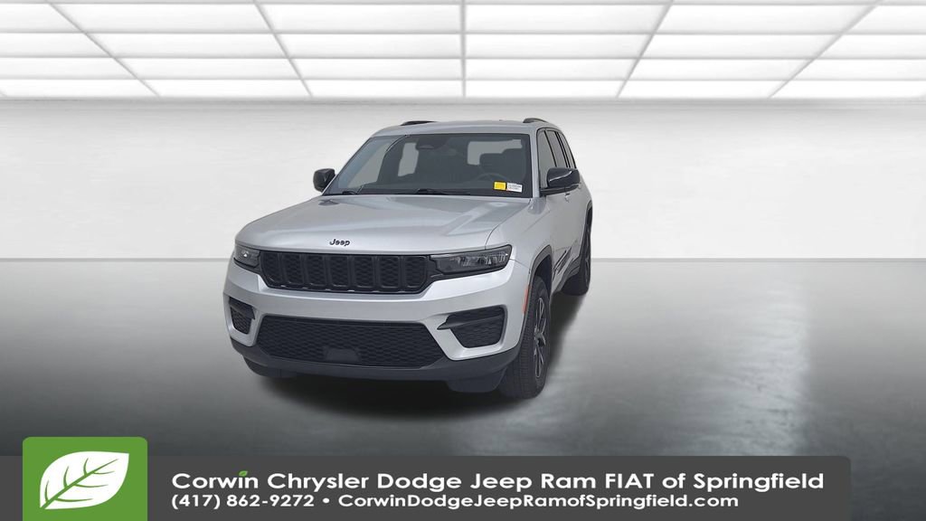 Used 2024 Jeep Grand Cherokee Altitude image 4