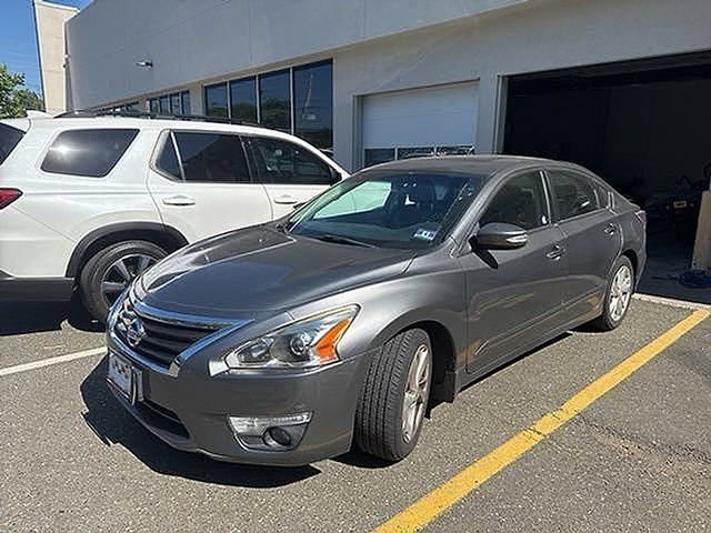 Used 2015 Nissan Altima 2.5 SL w/ Technology Package FWD image 3
