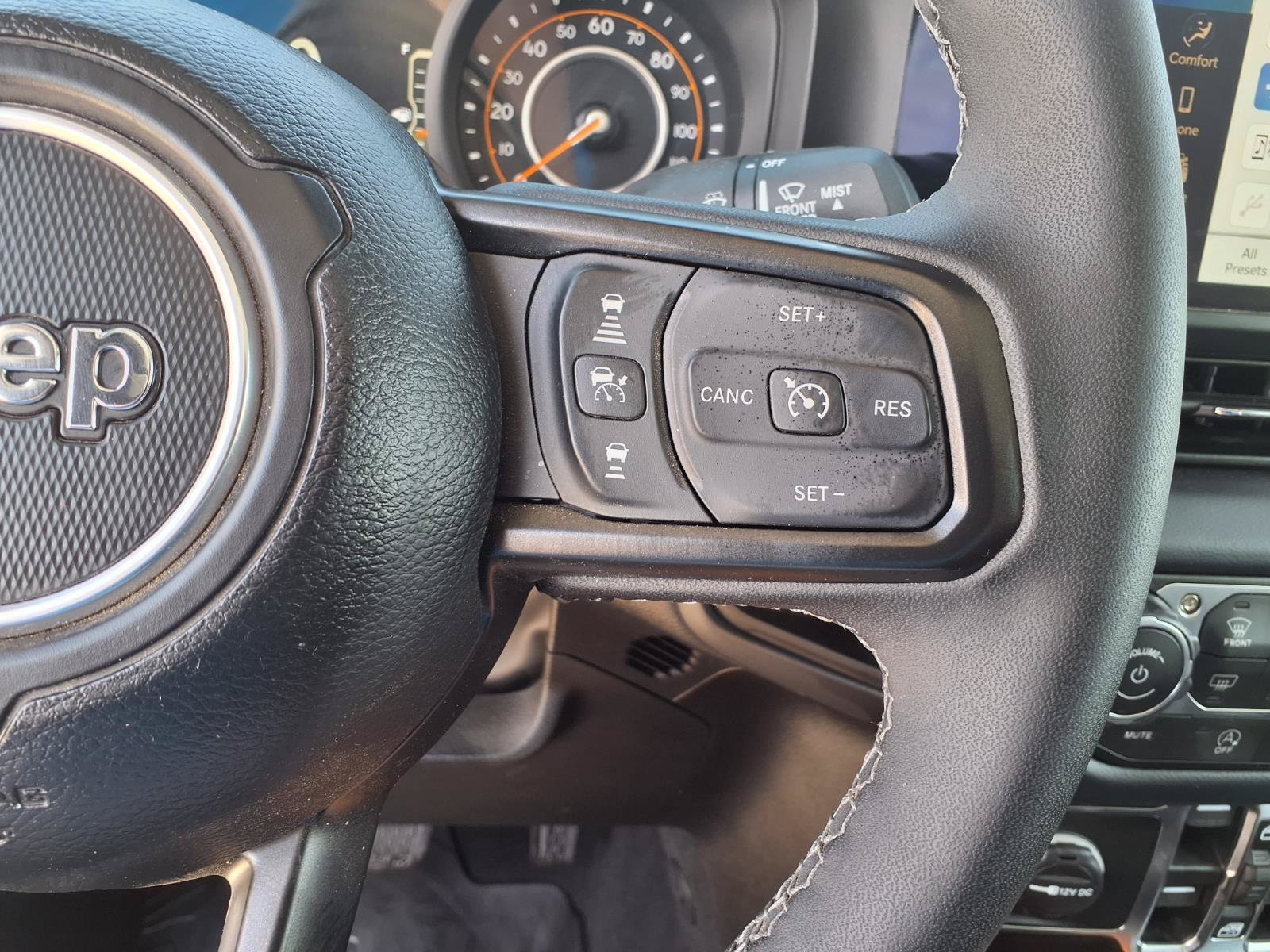 Used 2025 Jeep Gladiator Rubicon w/ Convenience Group AWD/4WD image 20