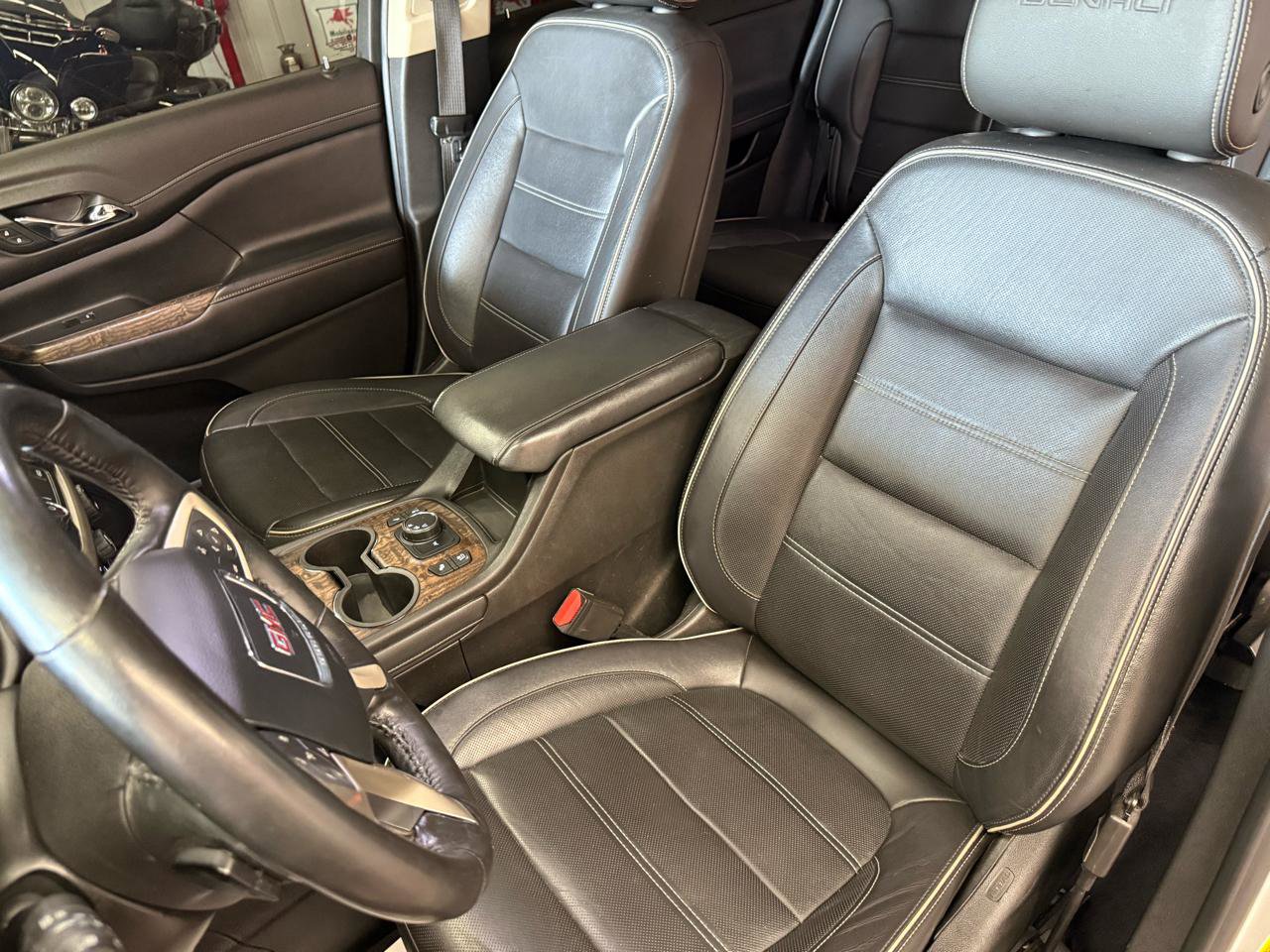 Used 2020 GMC Acadia Denali image 17