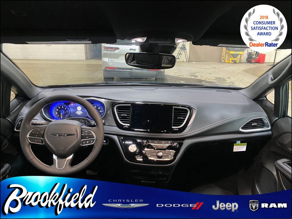 New 2026 Chrysler Pacifica Select image 11