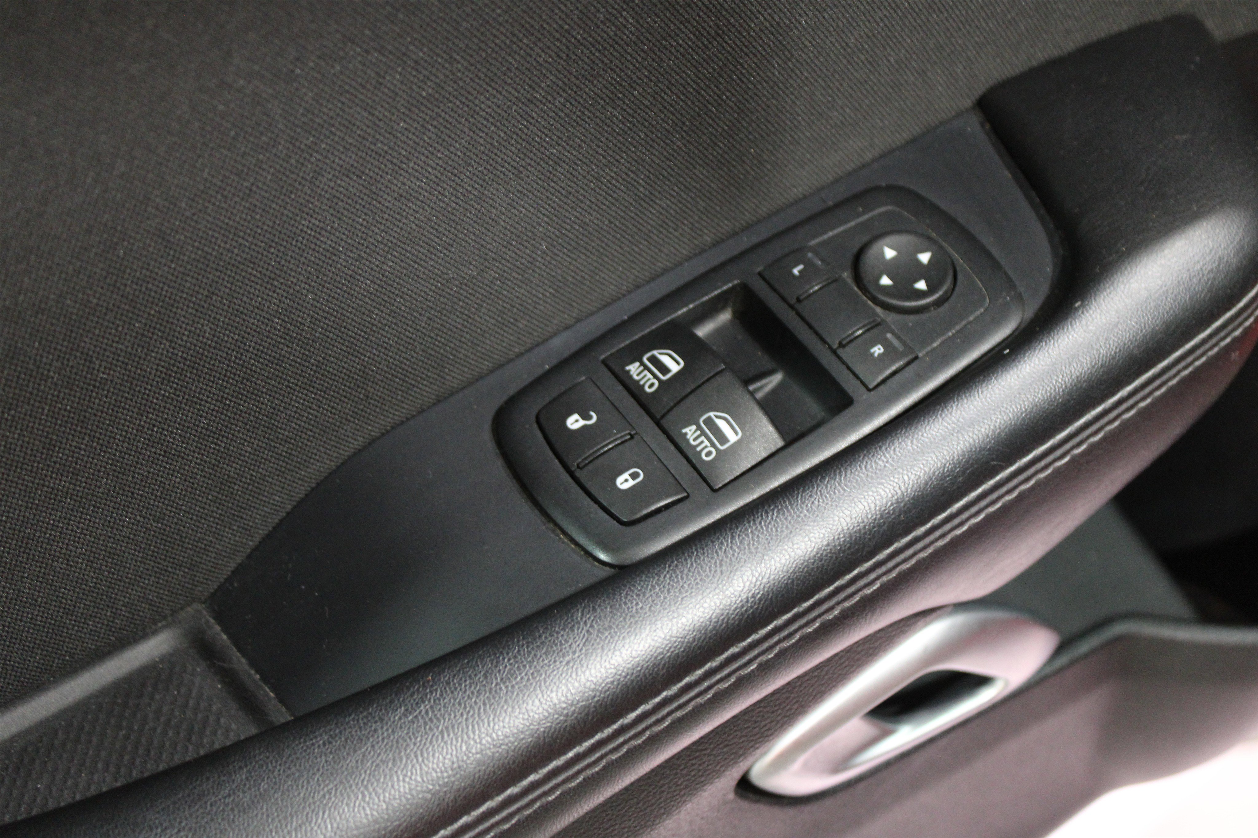 Used 2016 Dodge Challenger R/T image 7