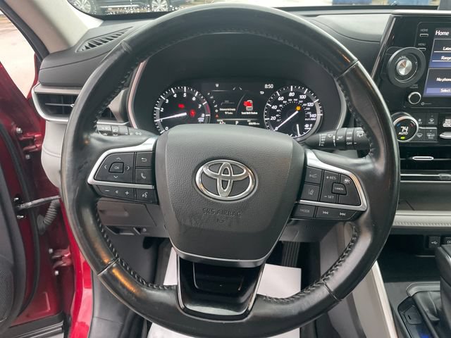 Used 2021 Toyota Highlander XLE AWD/4WD image 25