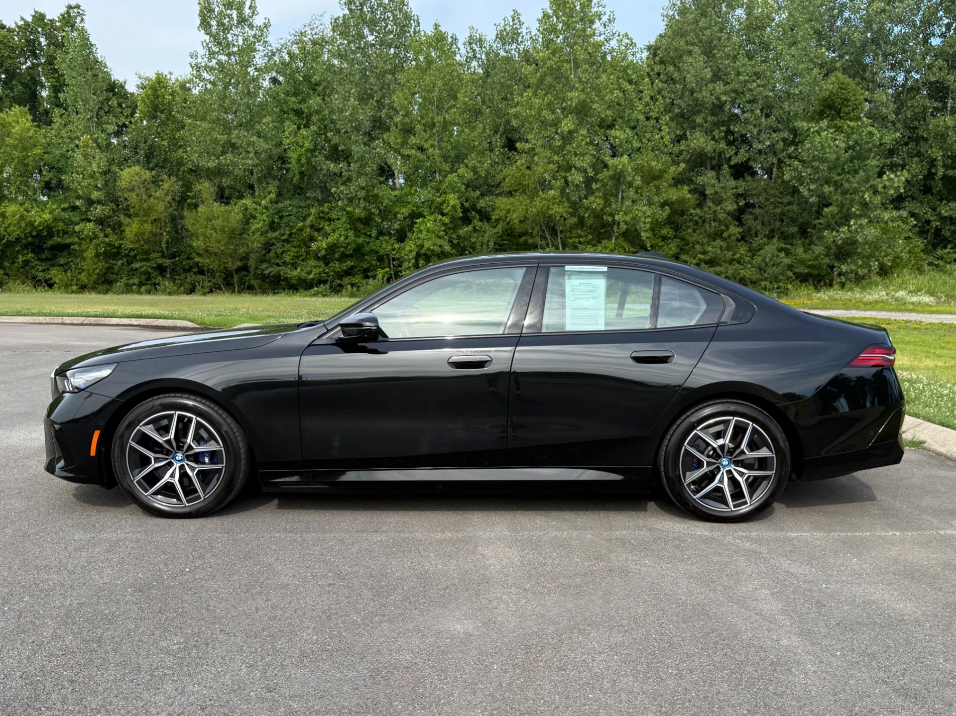 Used 2024 BMW i5 M60 w/ Premium Package AWD/4WD image 7