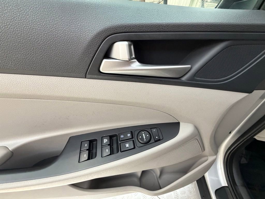 Used 2020 Hyundai Tucson SE w/ Winter Weather Package image 23